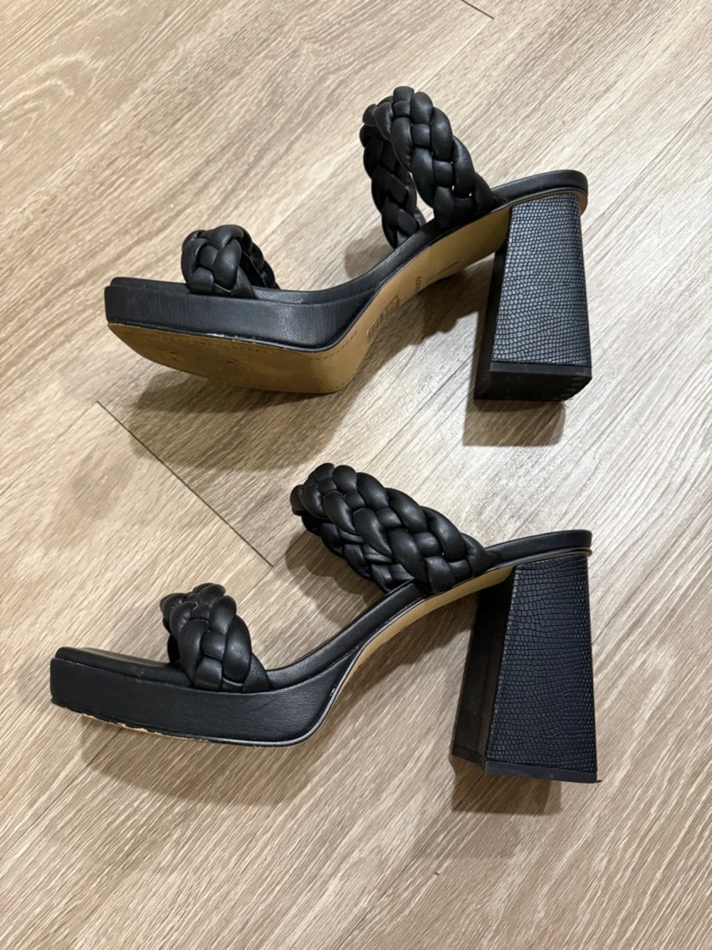 Dolce Vita Ashby Sandal - Picture 5 of 8
